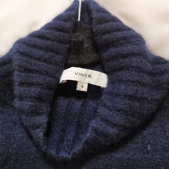 Vince 100% cashmere turtle neck sweater - Picture 2 of 5